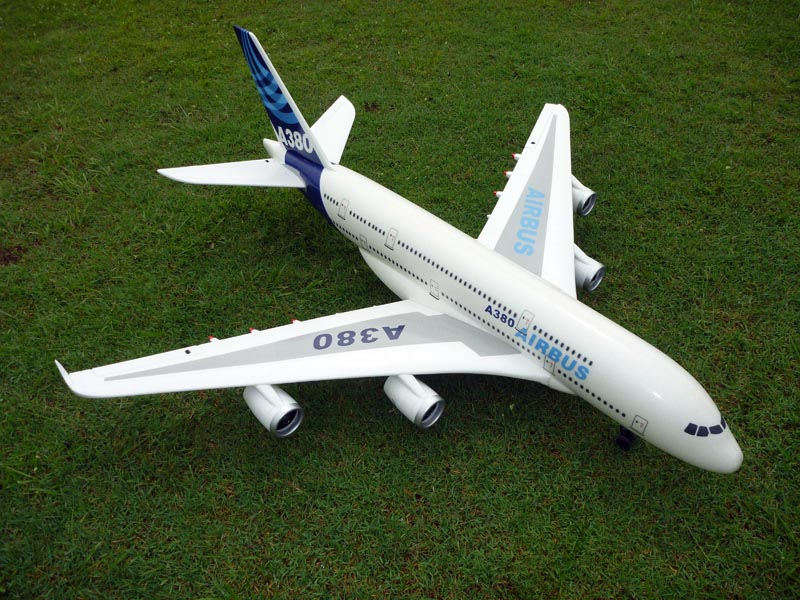 Большая модель самолета. Радиоуправляемый самолет Аэробус а380. RC Airbus a380 радиоуправляемый. Airbus a380 шасси. Радиоуправляемый самолёт Боинг 747.